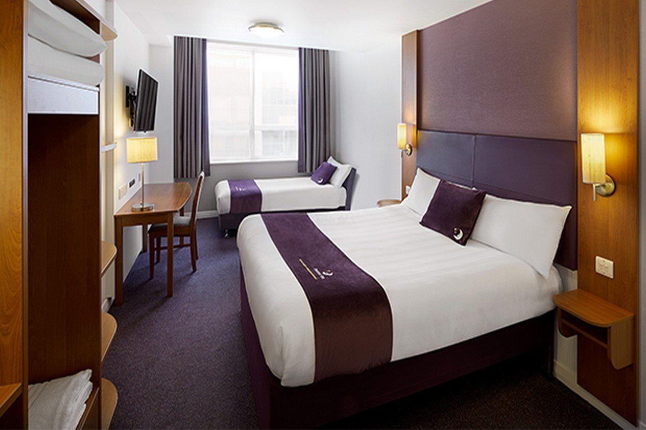 Premier Inn Chippenham Exterior foto