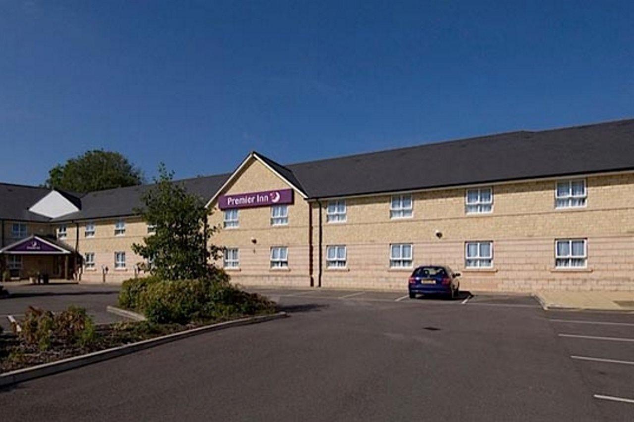 Premier Inn Chippenham Exterior foto