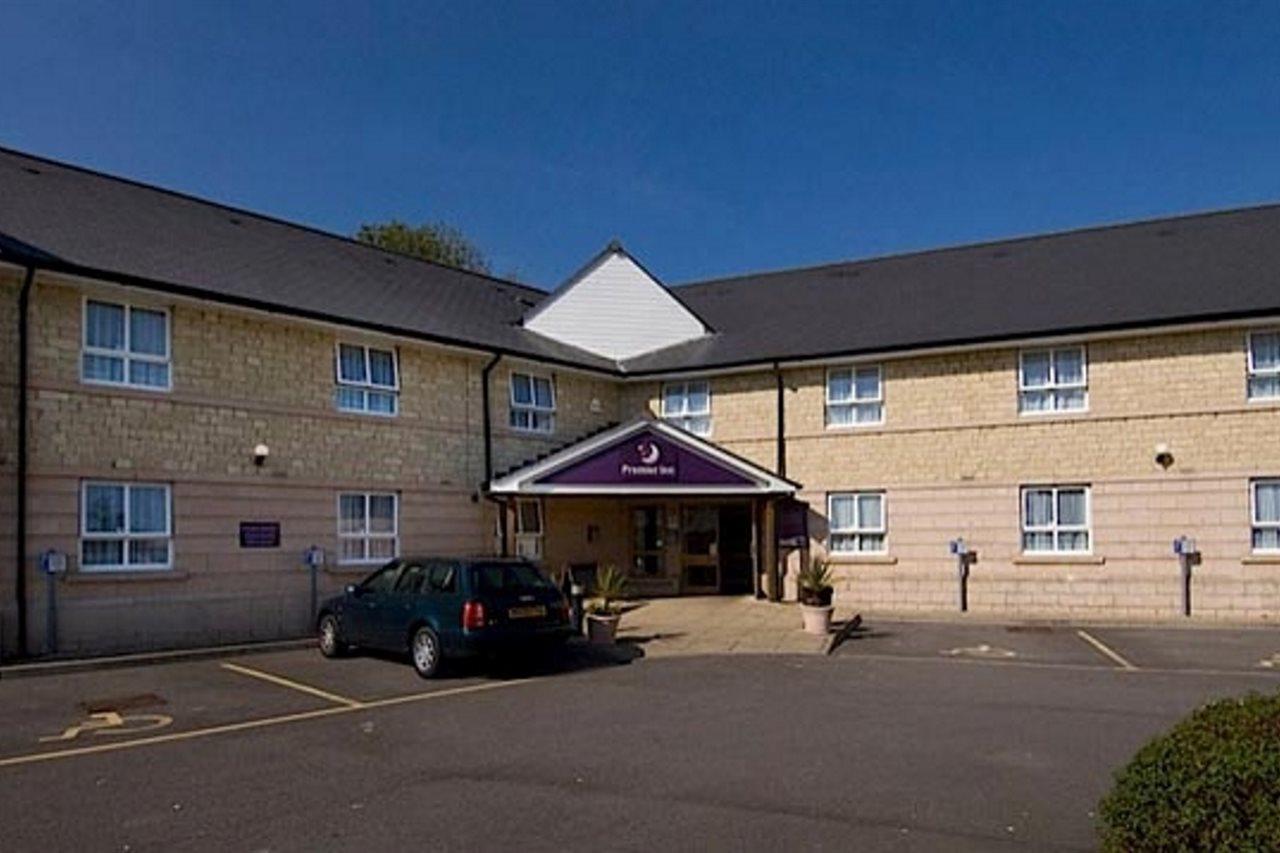 Premier Inn Chippenham Exterior foto